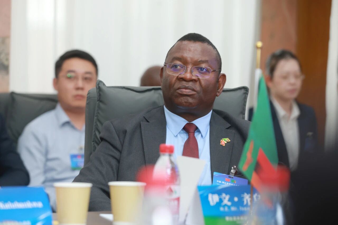 Embajador de Zambia SE Evan Chulu