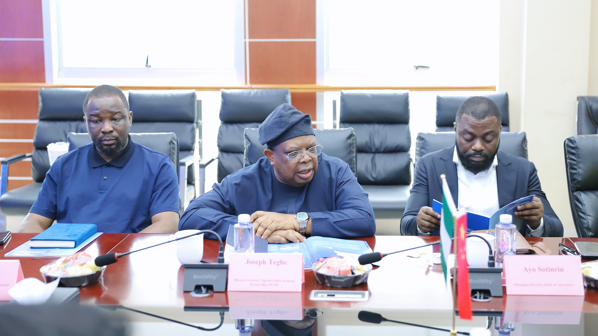 9. Discusi&oacute;n empresarial con la delegaci&oacute;n nigeriana