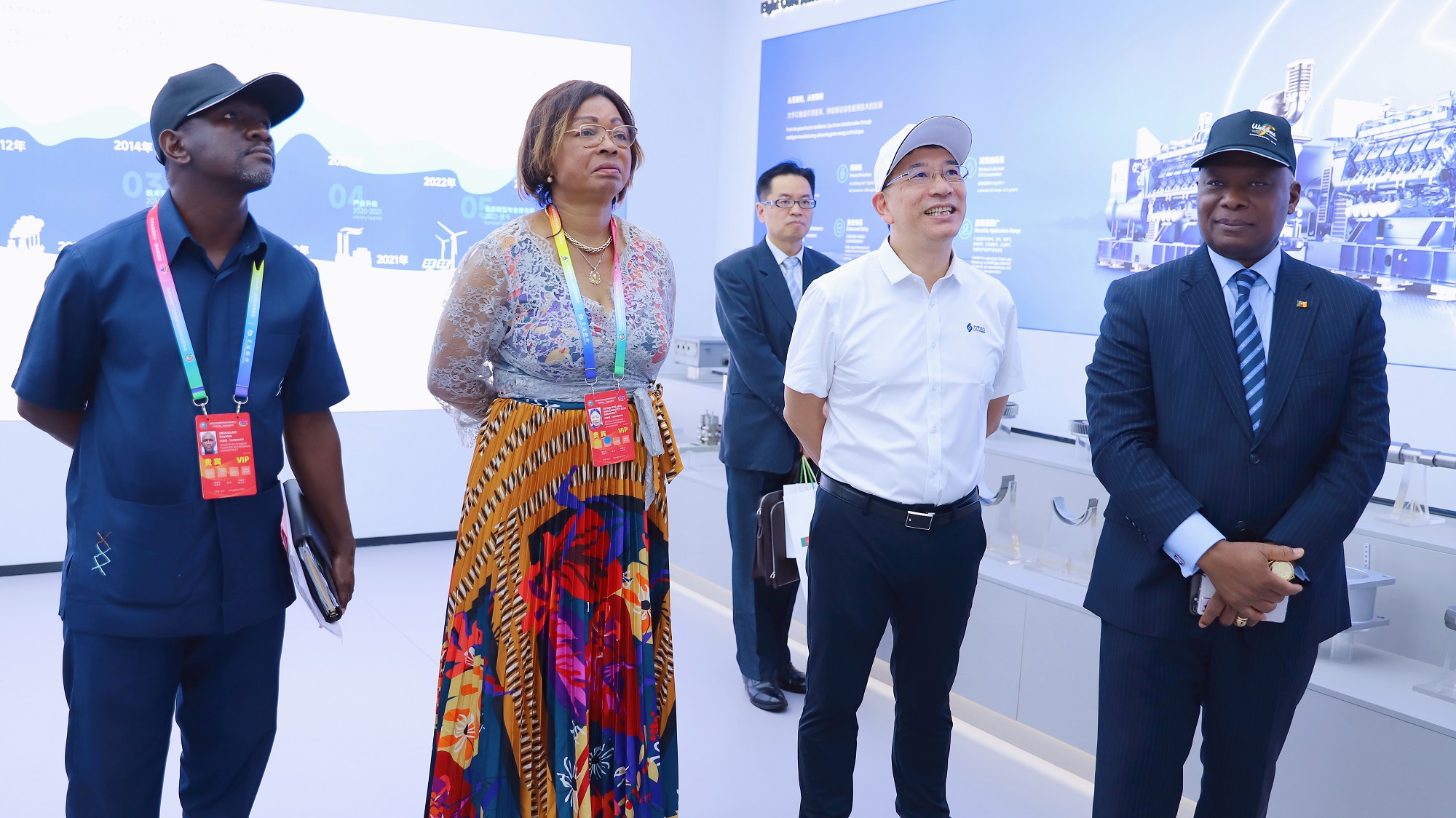 7. Camer&uacute;ns de la delegaci&oacute;n de la sala de exposiciones