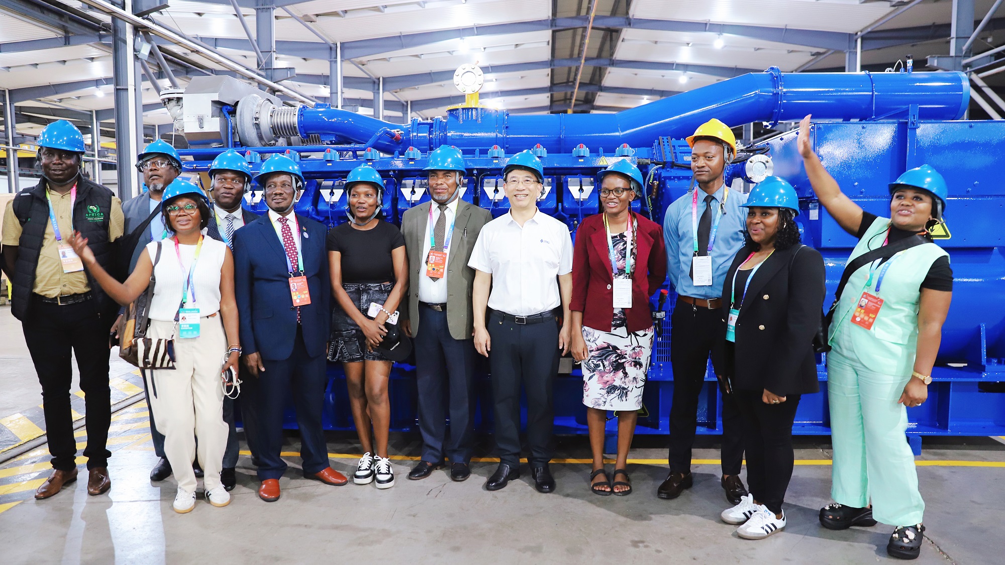 8. La delegaci&oacute;n de Namibia visita las instalaciones de fabricaci&oacute;n