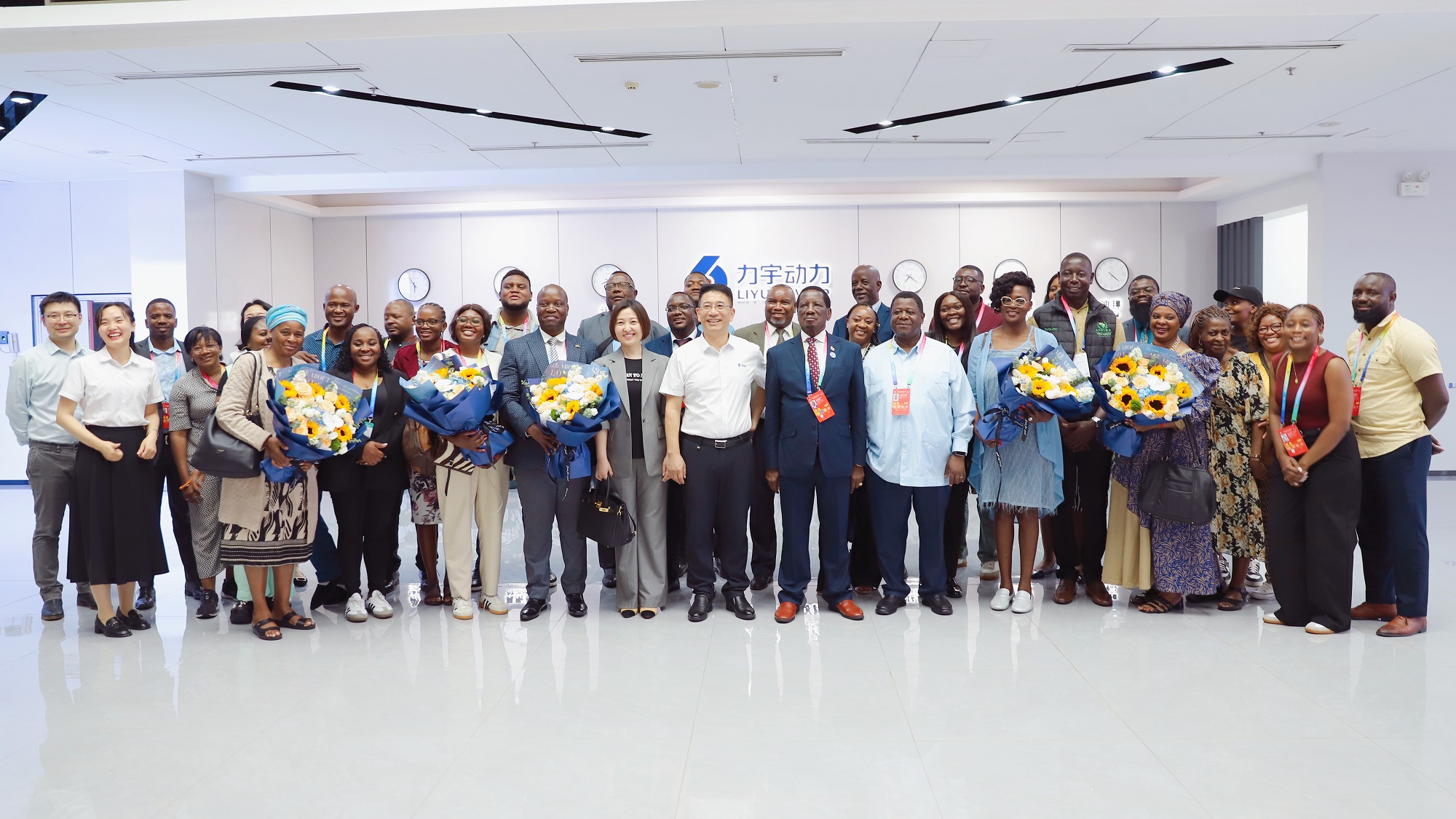 1. Visite el embajador y la delegaci&oacute;n del gobierno.
