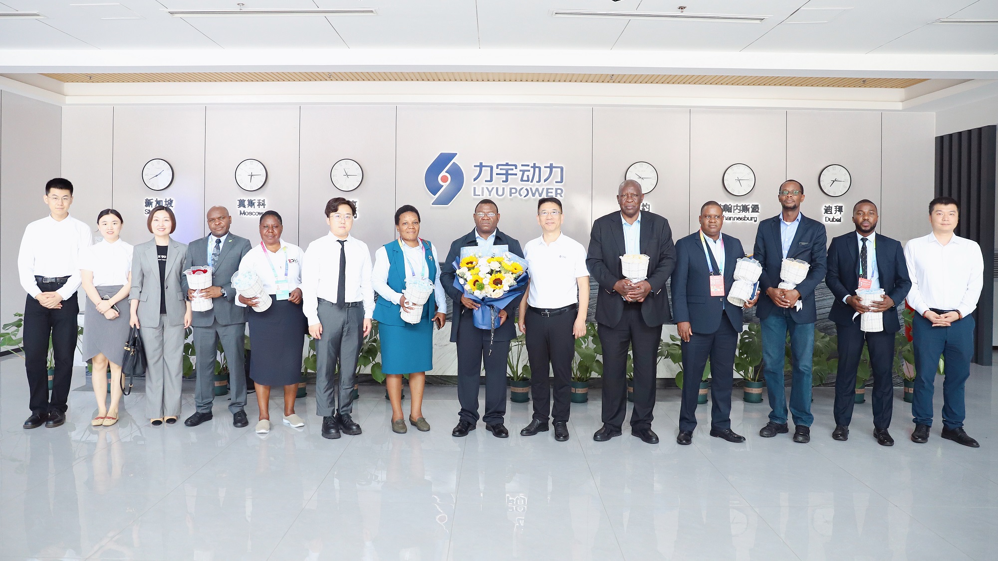 4. Visita del embajador y consejero econ&oacute;mico de Zambia con delegaci&oacute;n