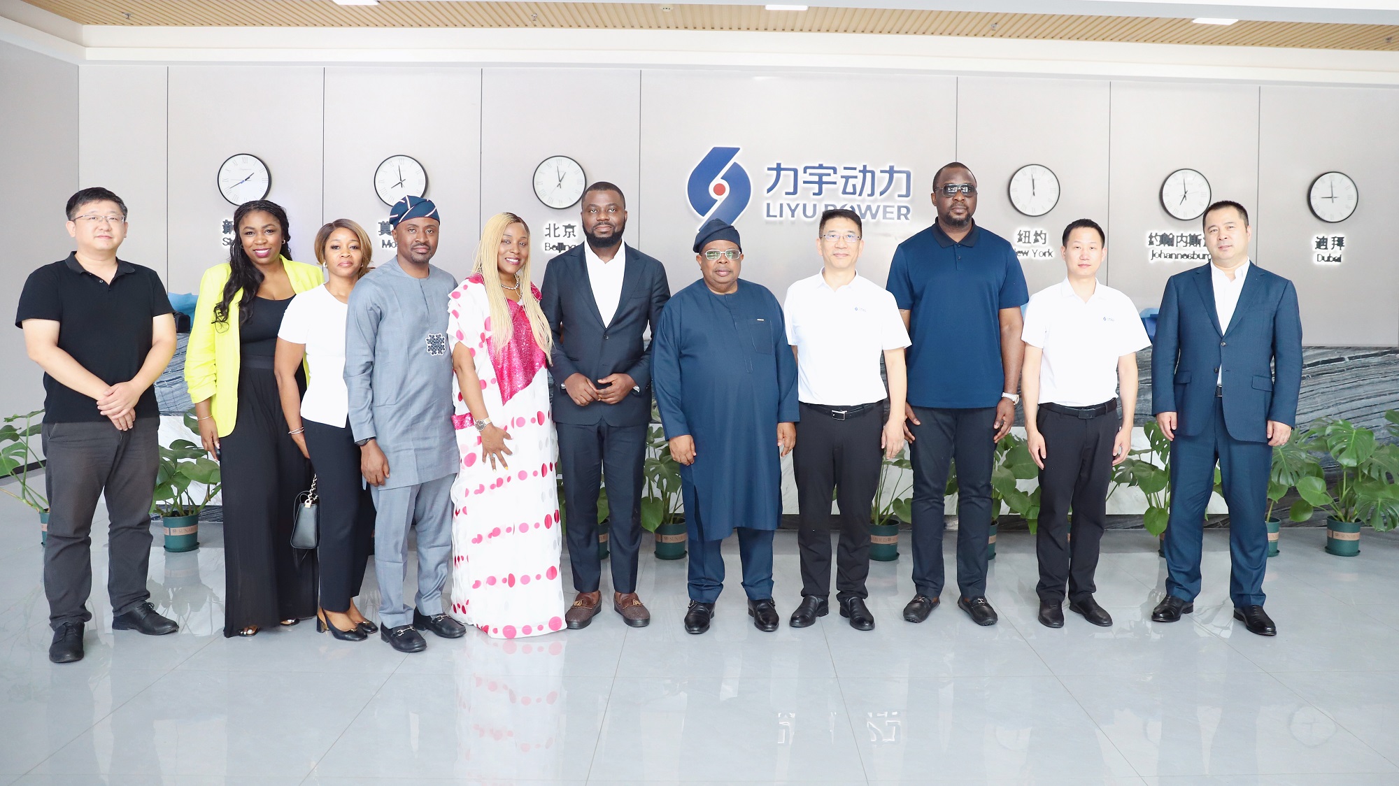 3. Ministro nigeriano y Director General de Asuntos China La Visita de Delegaci&oacute;n